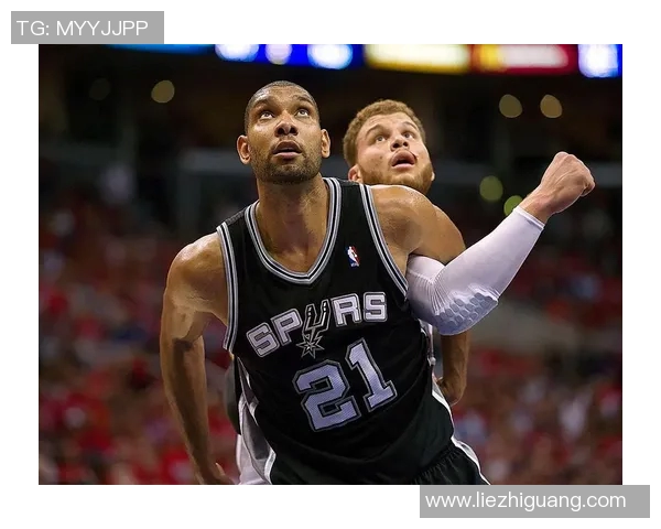 大学篮球传奇对决坎比与邓肯的巅峰较量与辉煌岁月回顾