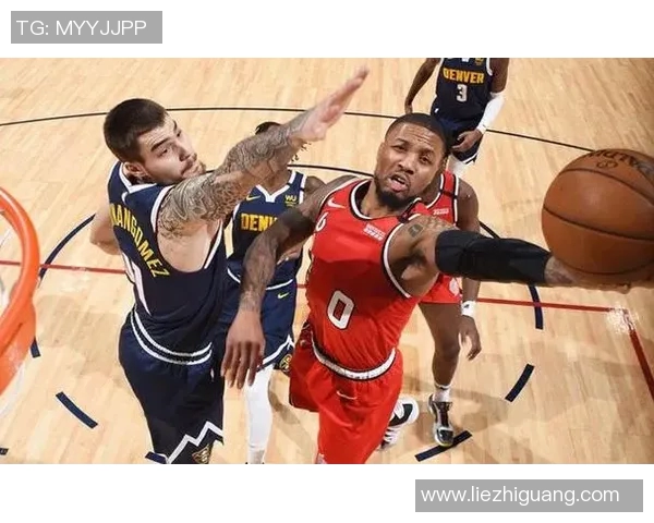 开拓者与活塞激战正酣比分胶着双方争夺胜利的精彩瞬间回顾 开拓者与活塞激战正酣比分胶着双方争夺胜利的精彩瞬间回顾