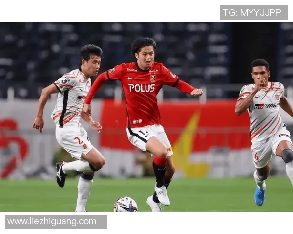 新泻天鹅与福冈新锐的激烈对决展现足球魅力与团队精神