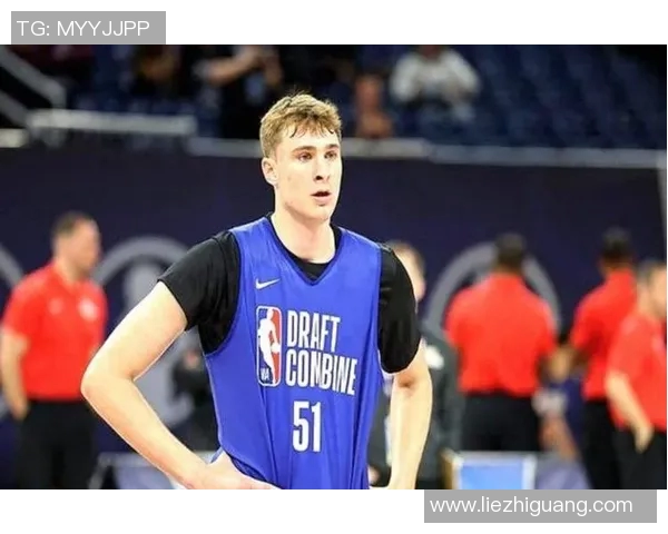 勇士与独行侠激战正酣1月14日精彩对决引发球迷热议 勇士与独行侠激战正酣1月14日精彩对决引发球迷热议