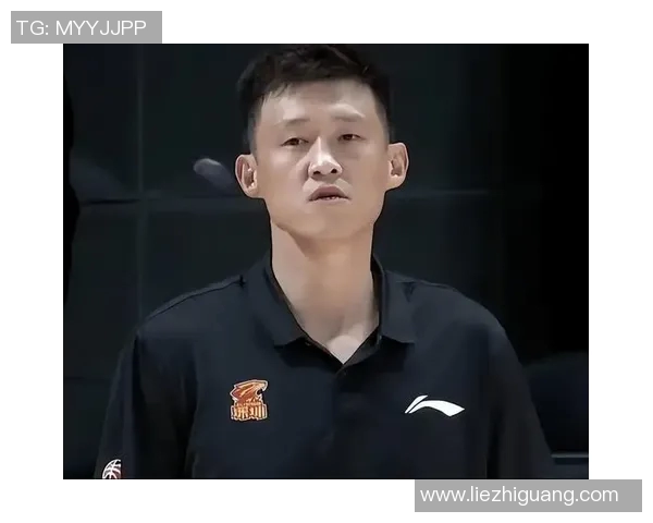 周鹏：从青涩少年到篮球巨星的奋斗历程与荣耀时刻