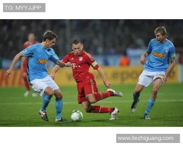 帕特罗纳图与防卫者的激烈对决揭示了足球战术的新趋势与精彩瞬间