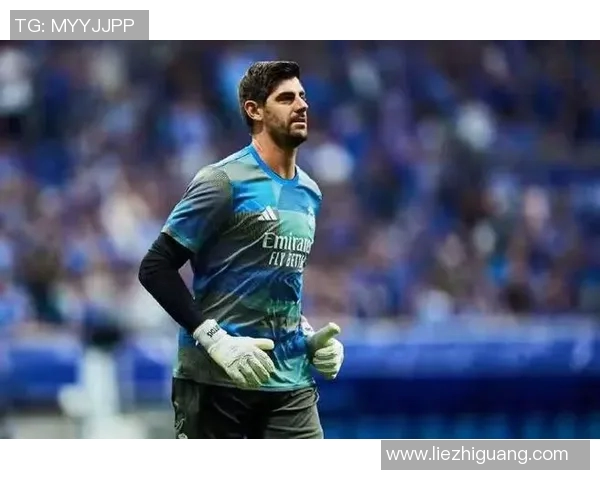 库尔图瓦：从守门员到足球传奇的成长之路与辉煌成就分析