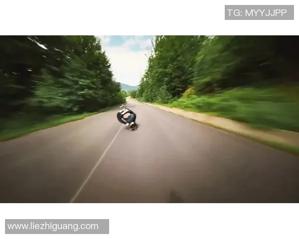 成都滑板队在极限运动会中以83分领先其他队伍展现强大实力 成都滑板队在极限运动会中以83分领先其他队伍展现强大实力