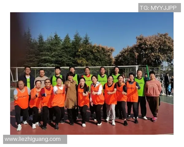 激情四溢的八对八足球比赛展现团队协作与竞技精神的完美结合